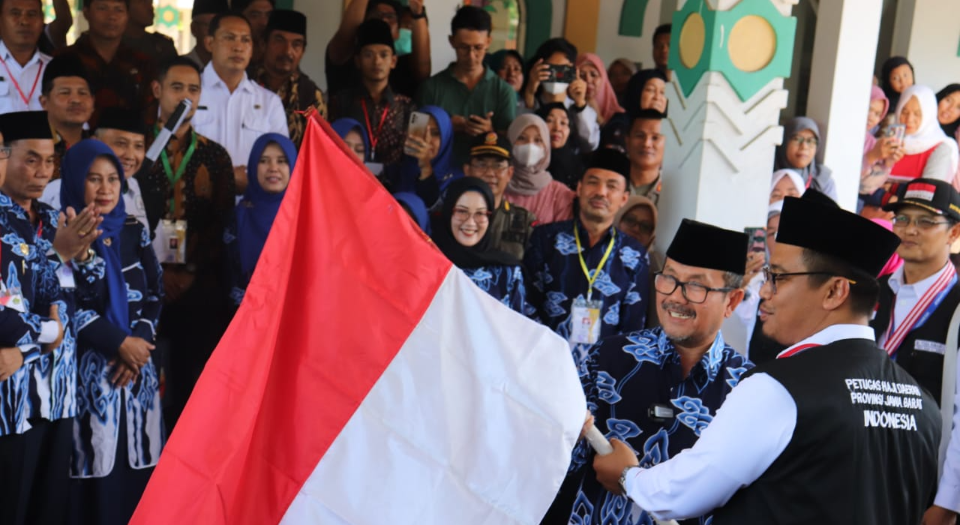 Bupati Cirebon Lepas 366 Calon Jemaah Haji Kloter 4