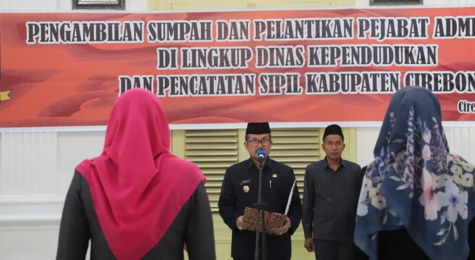 Mendapatkan Izin dari Kemendagri, Bupati Imron Lantik Dua Pejabat Disdukcapil