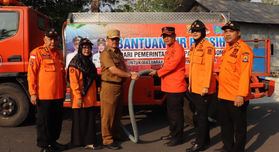 Pemkab Cirebon Distribusikan Air Bersih untuk Desa Terdampak Kekeringan