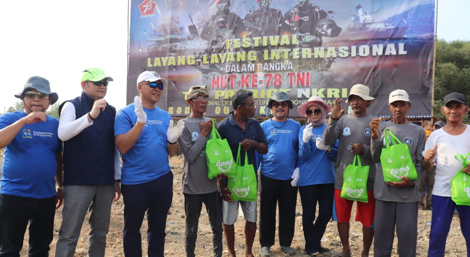 Lewat Ajang Festival Layang-layang Internasional, Bupati Imron: Bisa Angkat Potensi Desa