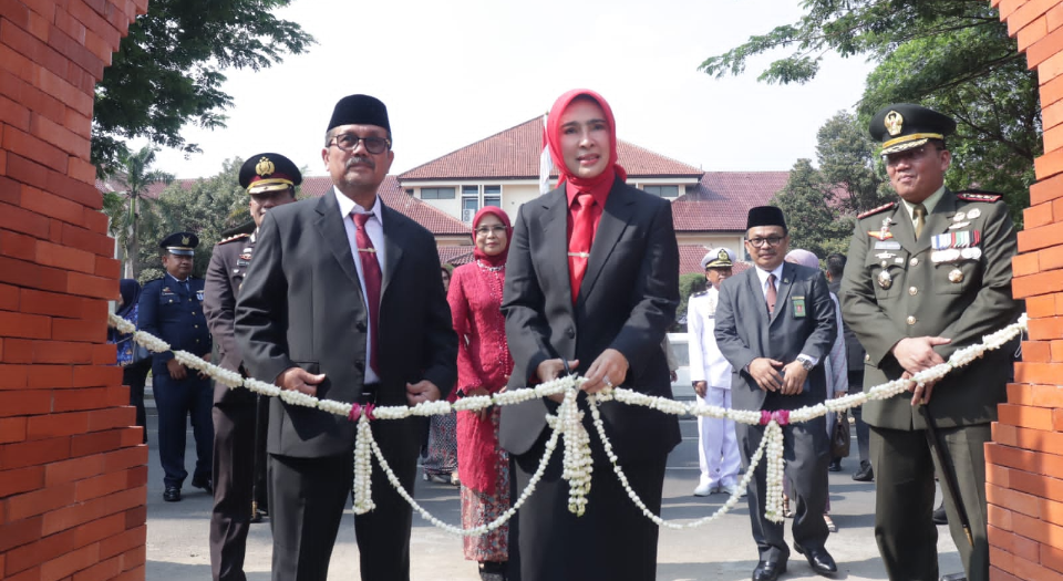 Alun-alun Pataraksa Diresmikan, Bupati Imron: Ini Ikon Baru Kabupaten Cirebon