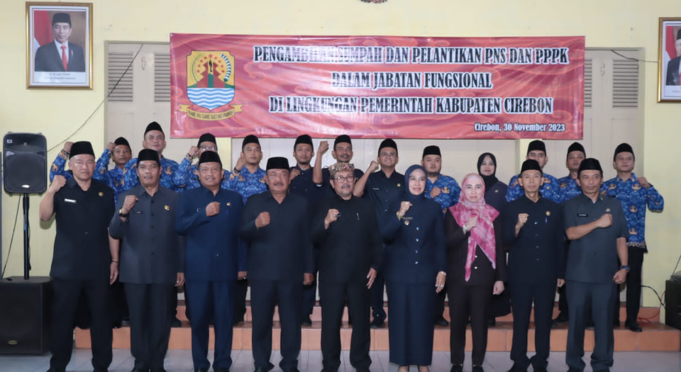 Lantik 93 PNS dan PPPK Tenaga Teknis, Bupati Imron: Berikan Kontribusi Positif pada Kabupaten Cirebon