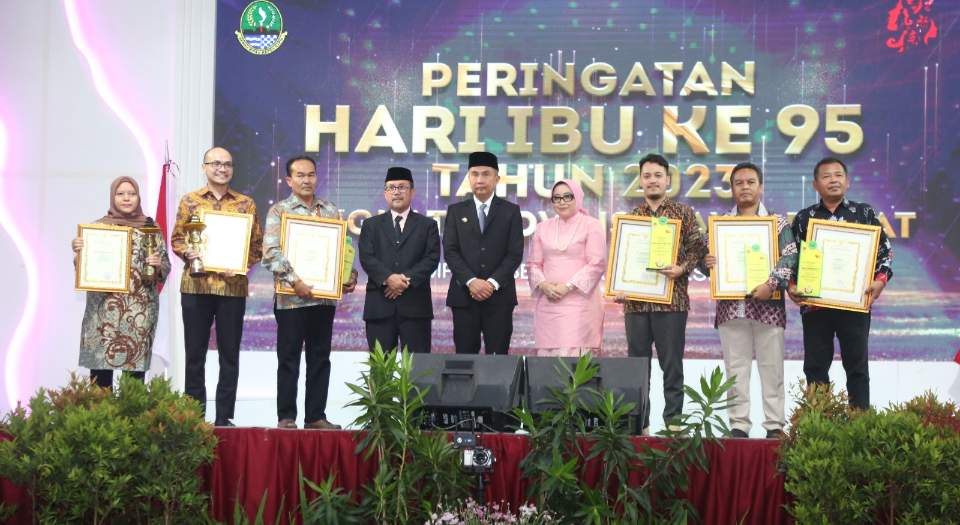 Bey Machmudin Peringati Hari Ibu di Kabupaten Cirebon