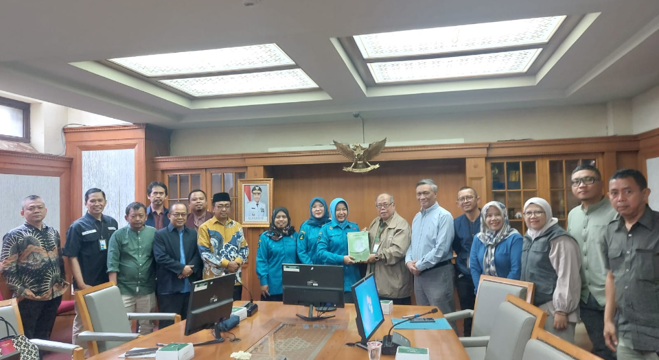 Pemkab Cirebon Serahkan Berkas Usulan Calon Pahlawan Nasional KH. Abbas Abdul Jamil ke TP2GD Provinsi Jawa Barat