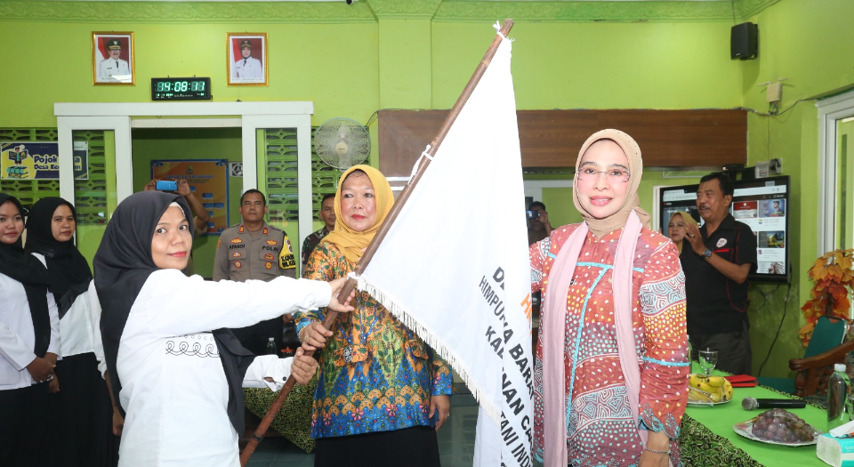 Lantik Pengurus Wanita Tani Desa Keduanan, Wabup Ayu Dorong Agar Perempuan Lebih Mandiri