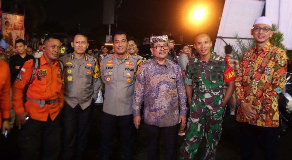 Lakukan Monitoring Pergantian Malam Tahun Baru 2024, Bupati Imron: Kabupaten Cirebon Aman dan Terkendali