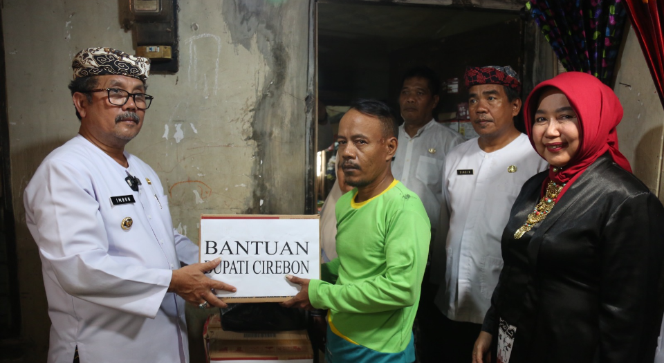 Prihatin, Bupati Imron Tinjau Langsung Kondisi Warga Miskin di Desa Panembahan