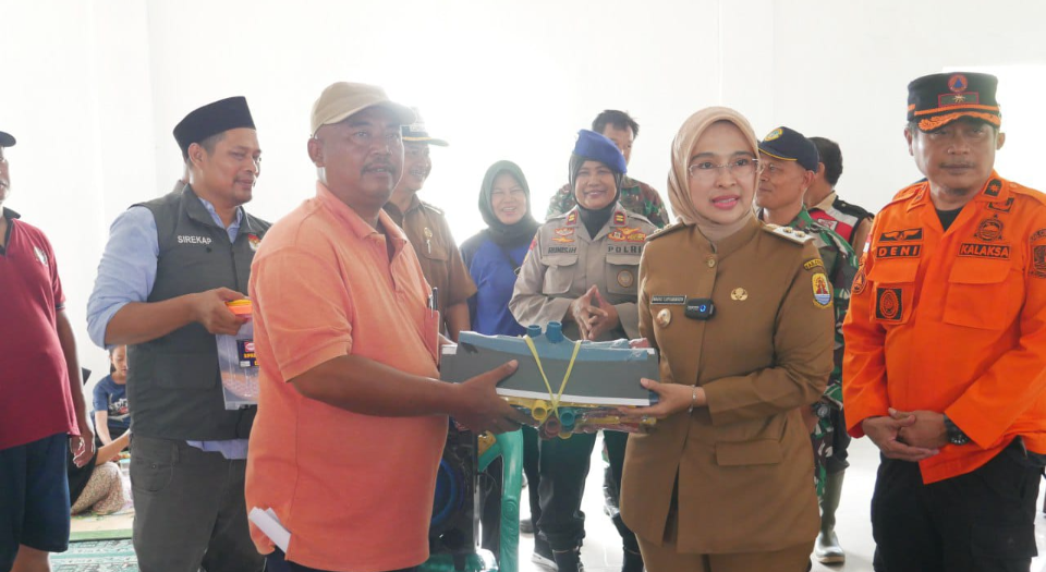 Wabup Ayu Pastikan Korban Banjir di Desa Melaka Tertangani dengan Baik